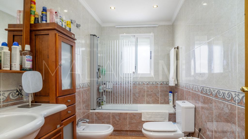 4 bedrooms apartment in Estepona Puerto for sale