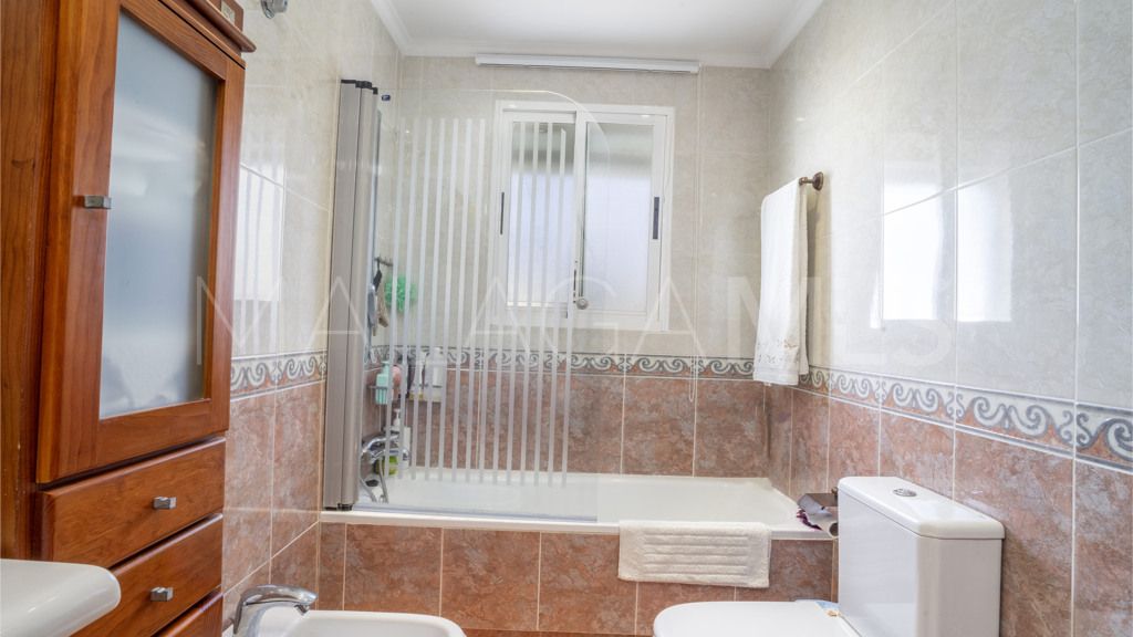 4 bedrooms apartment in Estepona Puerto for sale