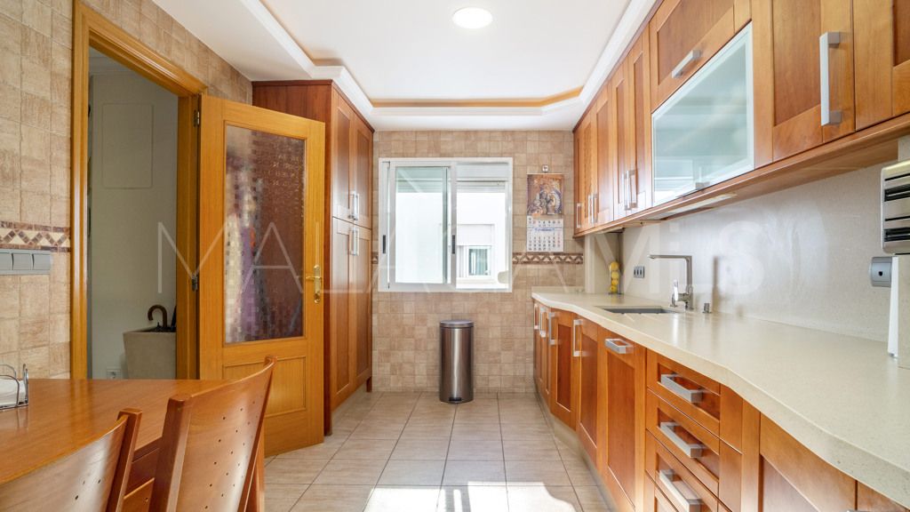 4 bedrooms apartment in Estepona Puerto for sale