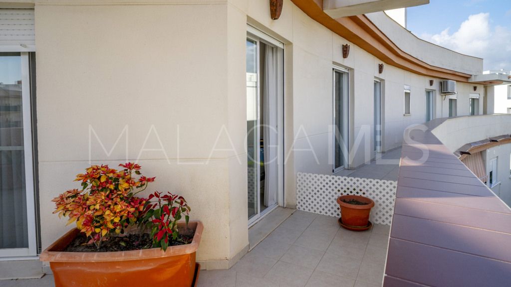 4 bedrooms apartment in Estepona Puerto for sale