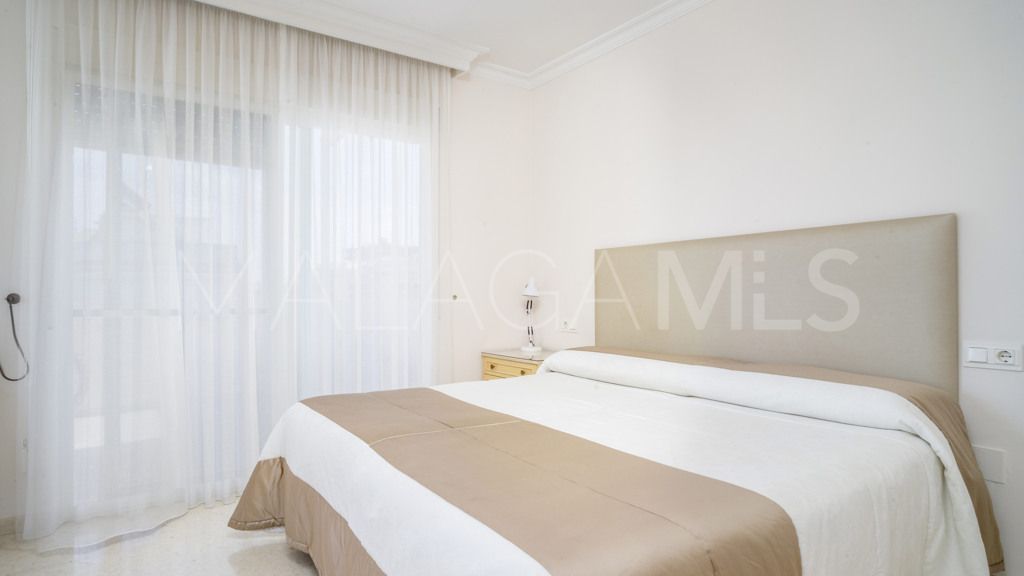 4 bedrooms apartment in Estepona Puerto for sale