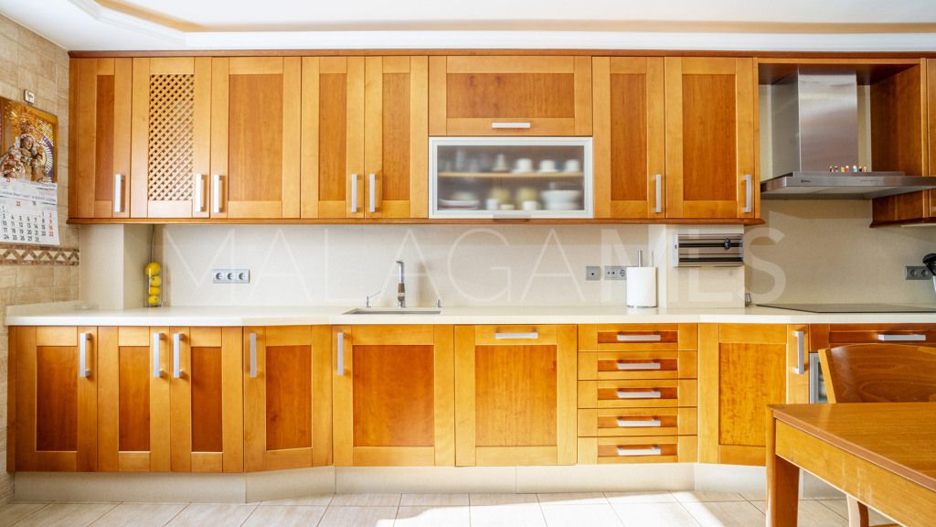 4 bedrooms apartment in Estepona Puerto for sale