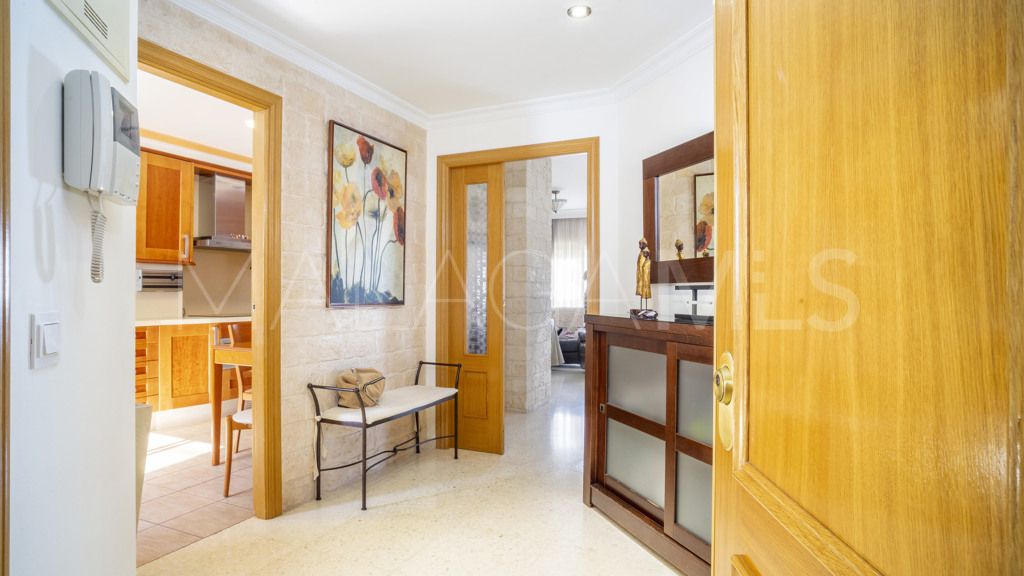 4 bedrooms apartment in Estepona Puerto for sale