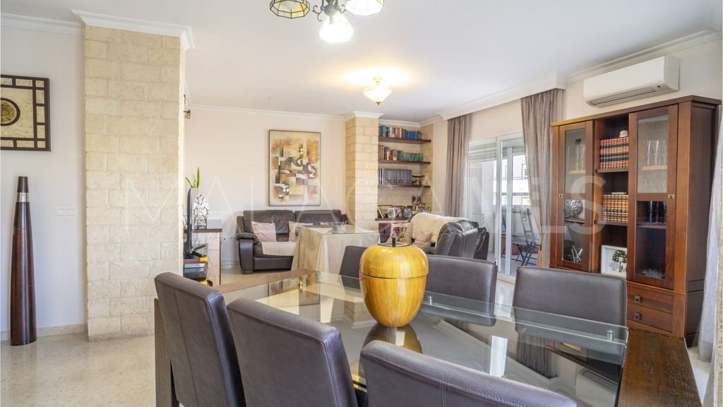 4 bedrooms apartment in Estepona Puerto for sale