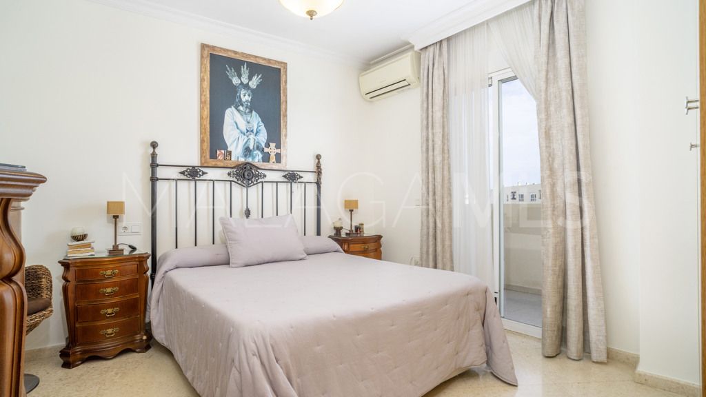 4 bedrooms apartment in Estepona Puerto for sale