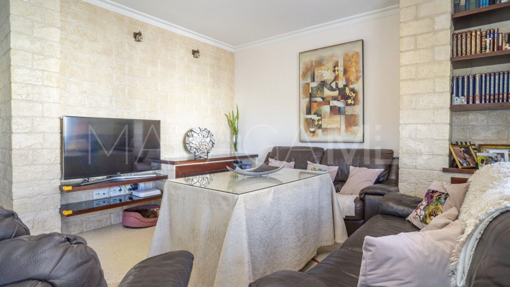 4 bedrooms apartment in Estepona Puerto for sale