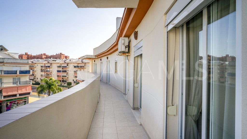 4 bedrooms apartment in Estepona Puerto for sale