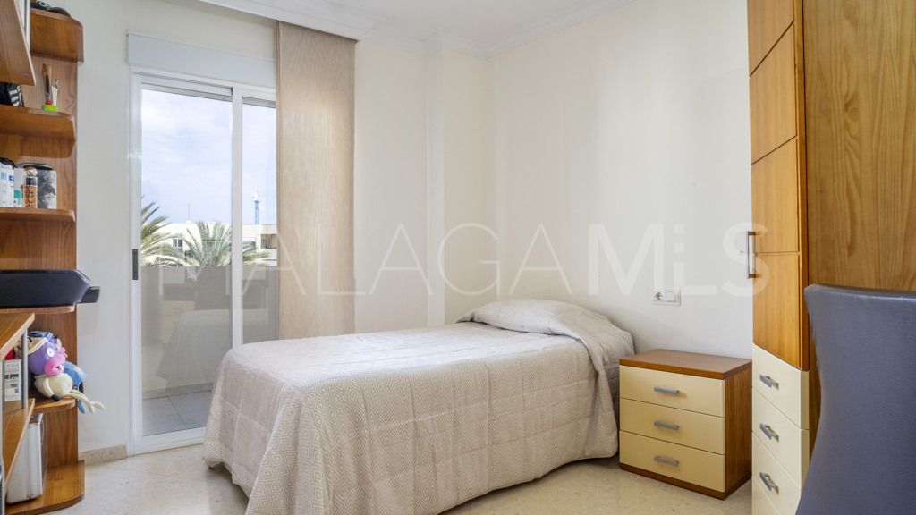 4 bedrooms apartment in Estepona Puerto for sale