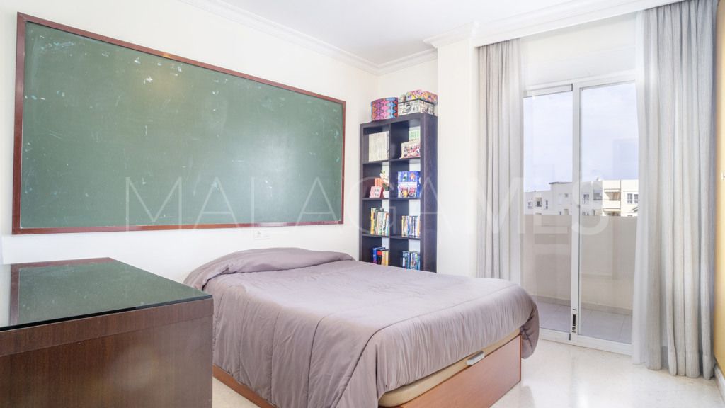 4 bedrooms apartment in Estepona Puerto for sale