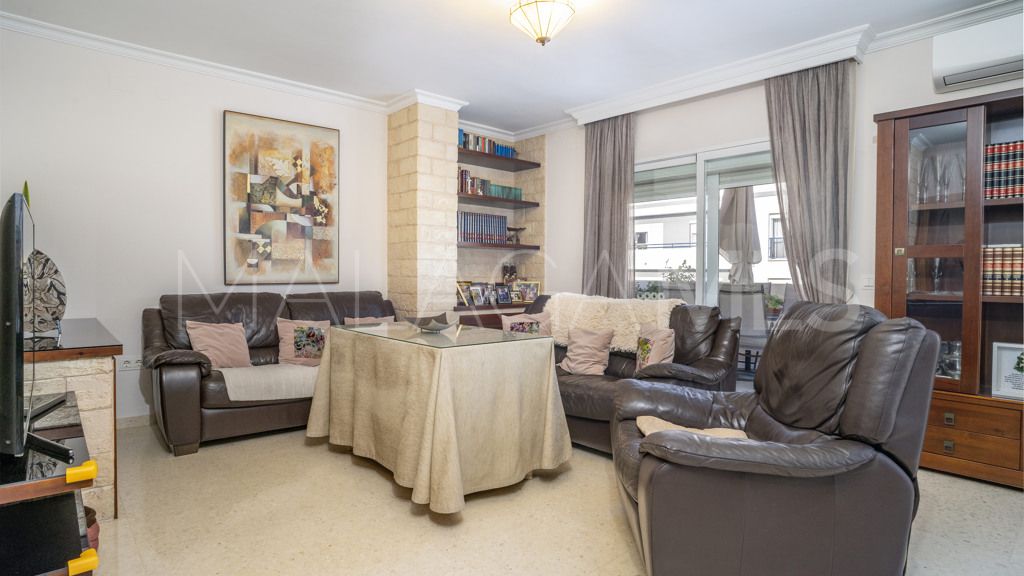 4 bedrooms apartment in Estepona Puerto for sale