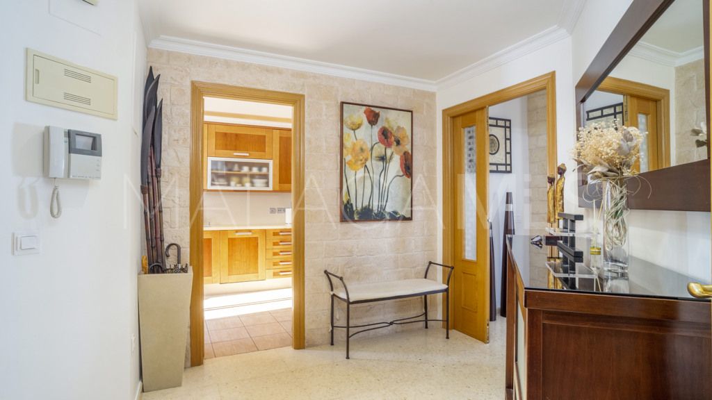 4 bedrooms apartment in Estepona Puerto for sale