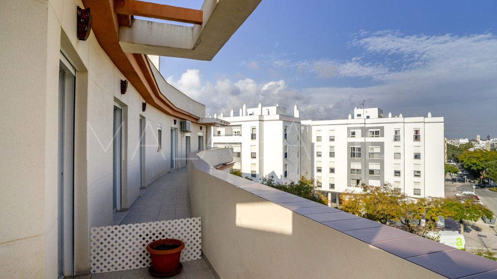 4 bedrooms apartment in Estepona Puerto for sale