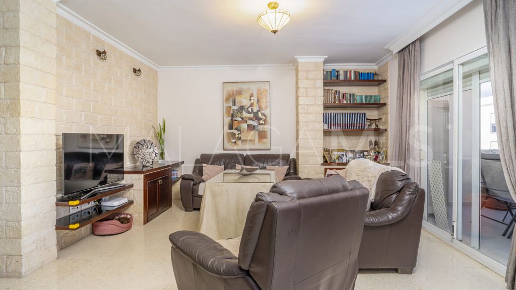 4 bedrooms apartment in Estepona Puerto for sale