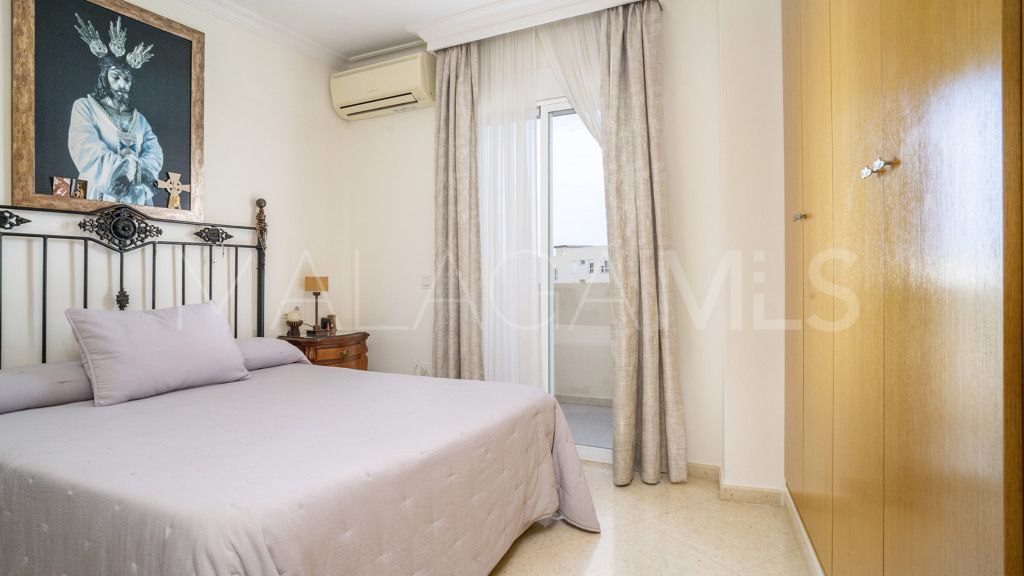 4 bedrooms apartment in Estepona Puerto for sale
