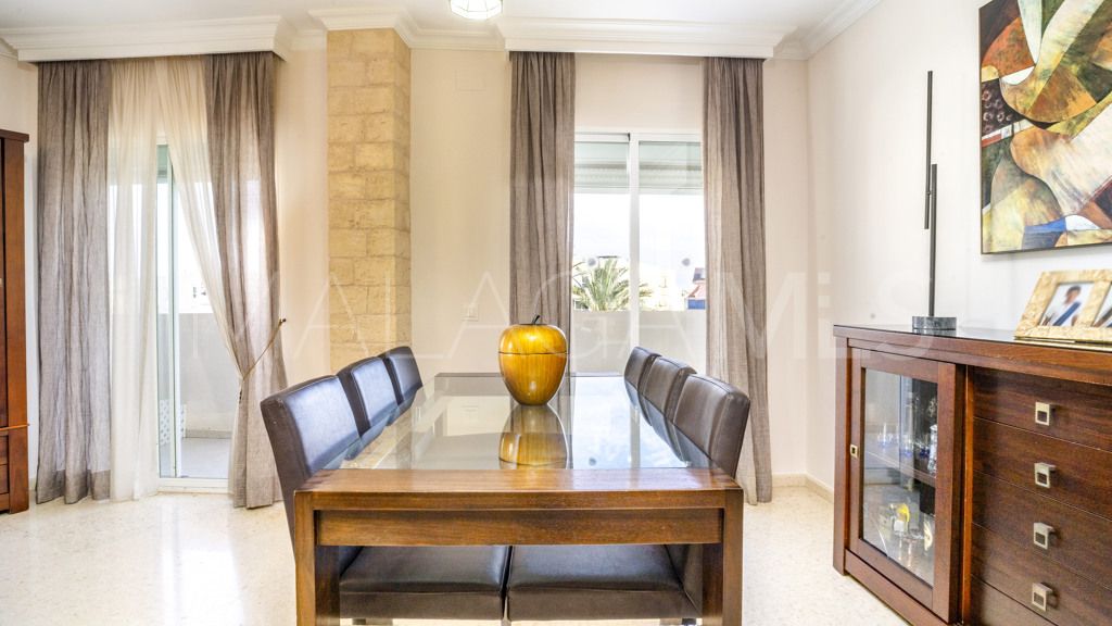 4 bedrooms apartment in Estepona Puerto for sale