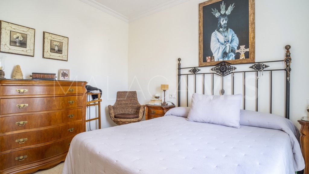 4 bedrooms apartment in Estepona Puerto for sale