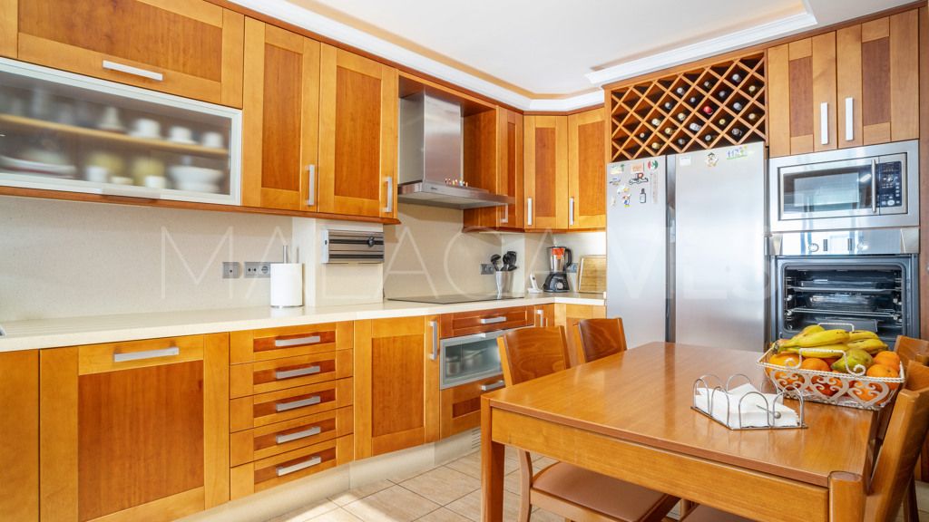 4 bedrooms apartment in Estepona Puerto for sale