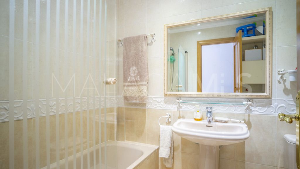 4 bedrooms apartment in Estepona Puerto for sale