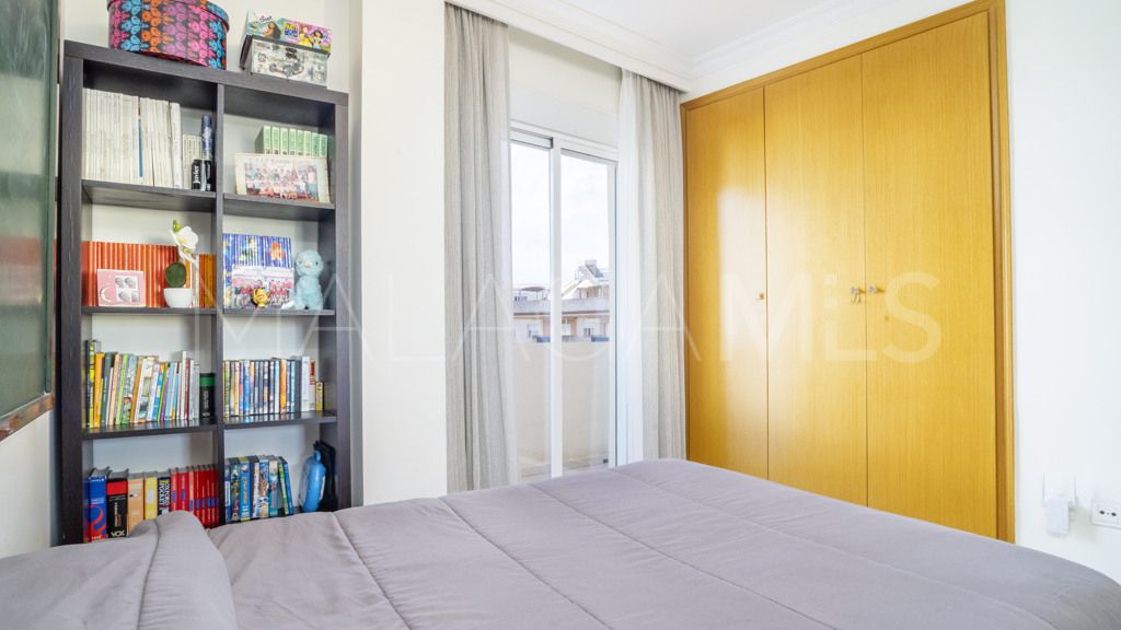 4 bedrooms apartment in Estepona Puerto for sale