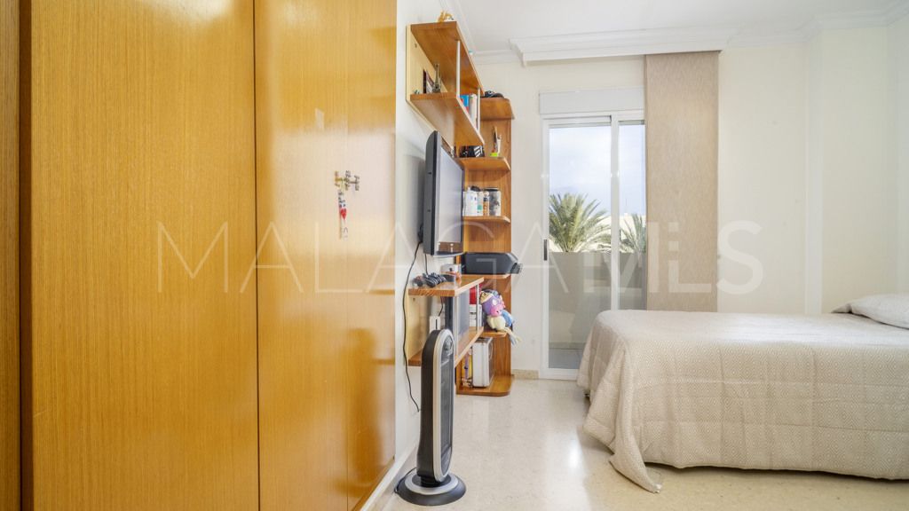 4 bedrooms apartment in Estepona Puerto for sale