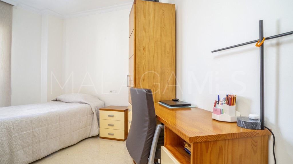 4 bedrooms apartment in Estepona Puerto for sale
