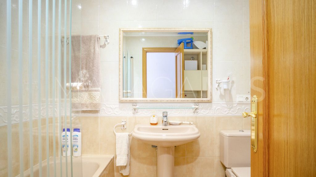 4 bedrooms apartment in Estepona Puerto for sale