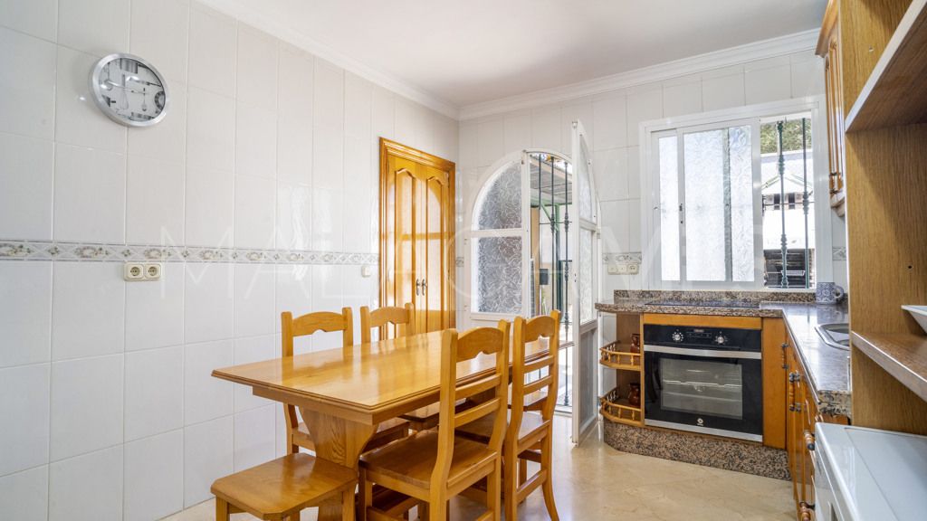 Chalet for sale in Estepona