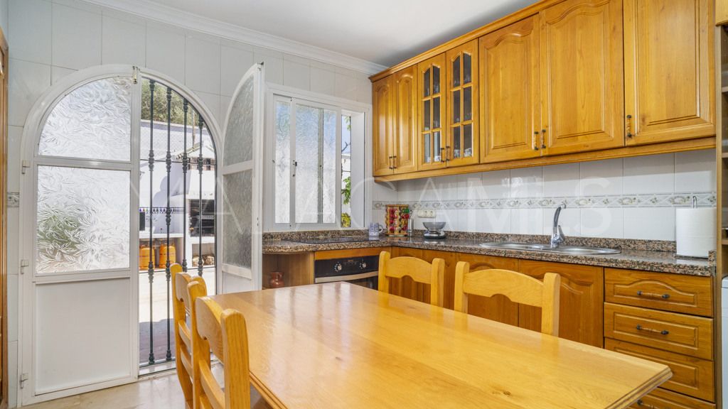 Chalet for sale in Estepona