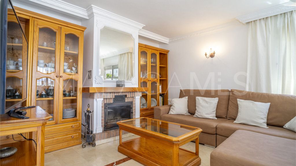 Chalet for sale in Estepona