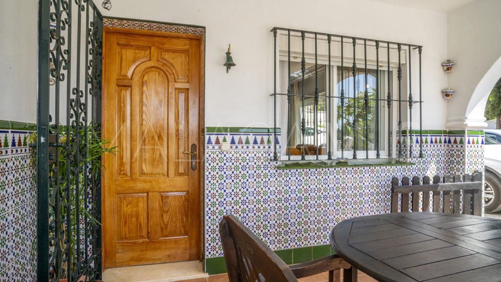 Chalet for sale in Estepona
