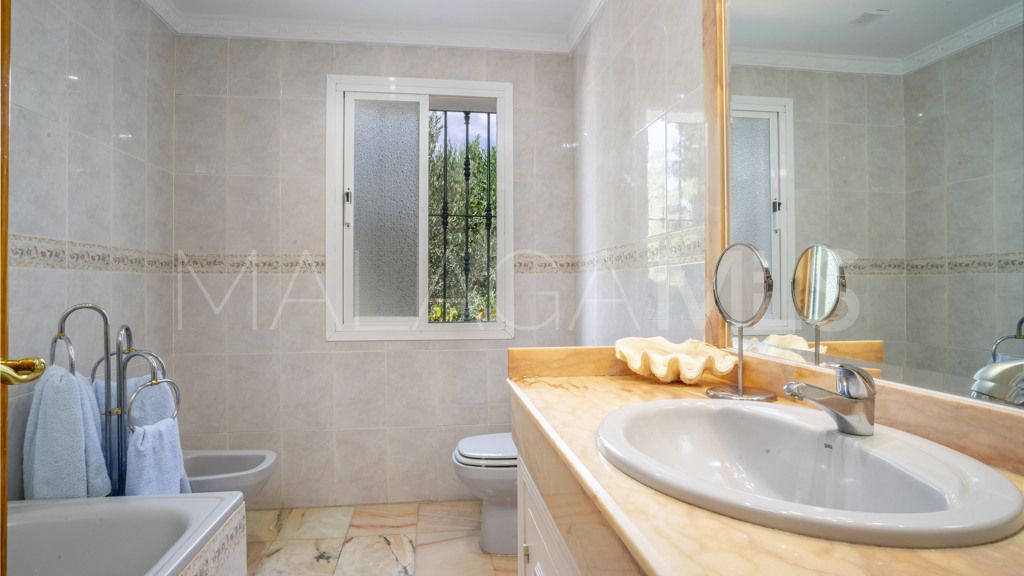 Chalet for sale in Estepona