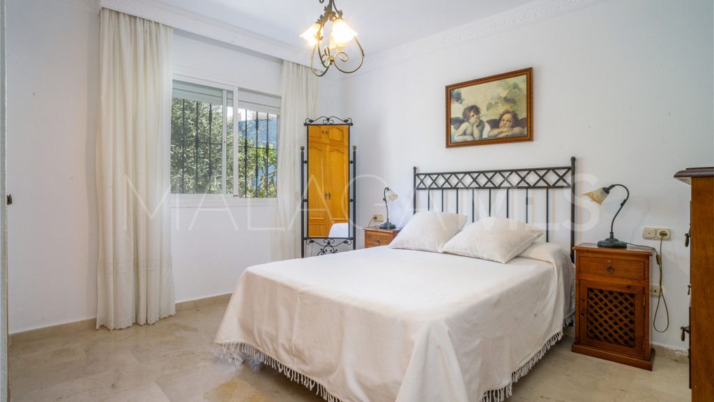 Chalet for sale in Estepona