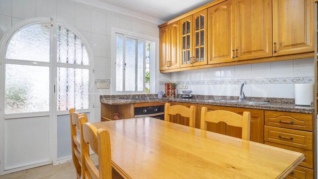 Chalet for sale in Estepona