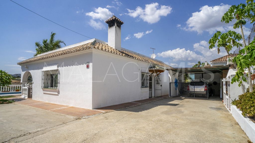 Chalet for sale in Estepona