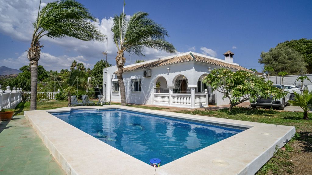 Chalet for sale in Estepona