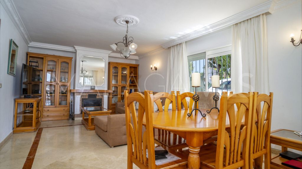 Chalet for sale in Estepona