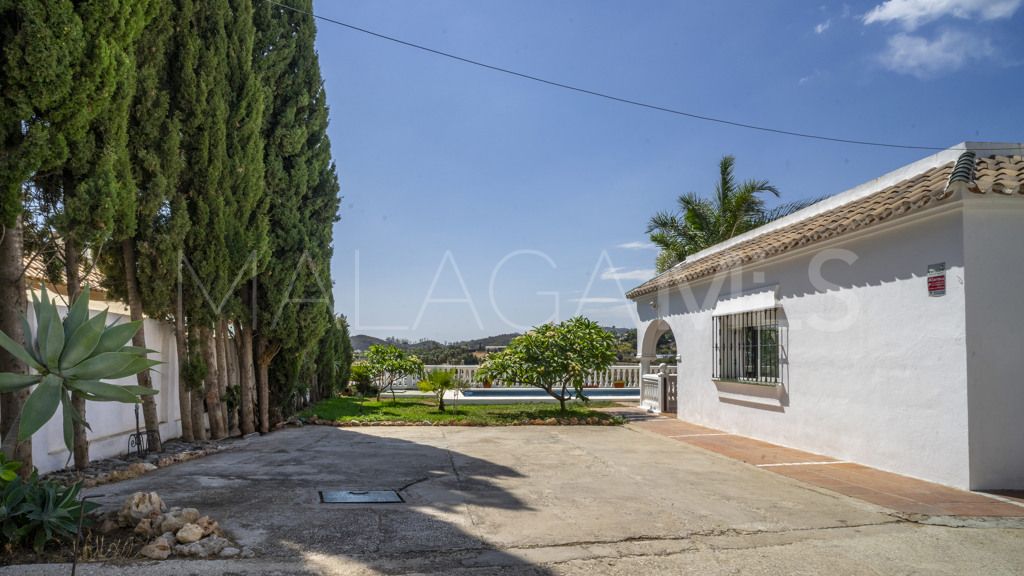 Chalet for sale in Estepona