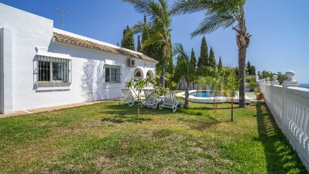 Chalet for sale in Estepona