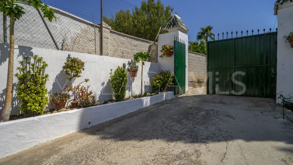 Chalet for sale in Estepona
