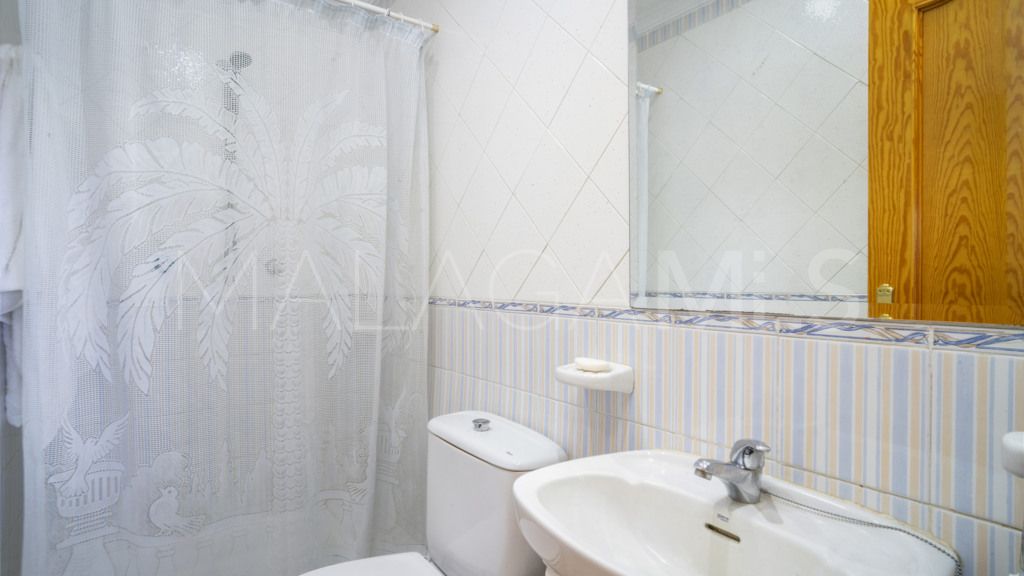 Chalet for sale in Estepona