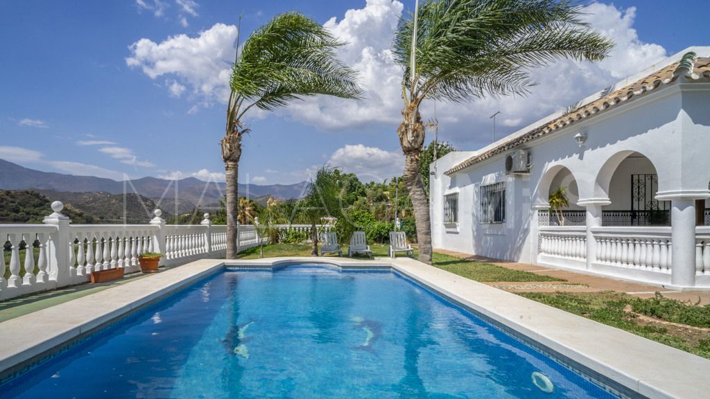 Chalet for sale in Estepona