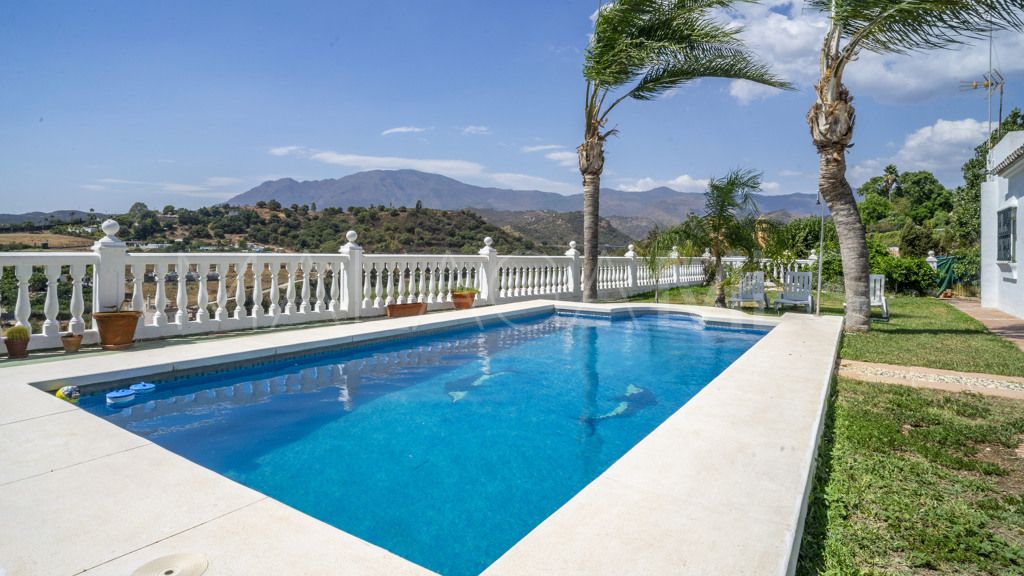 Chalet for sale in Estepona