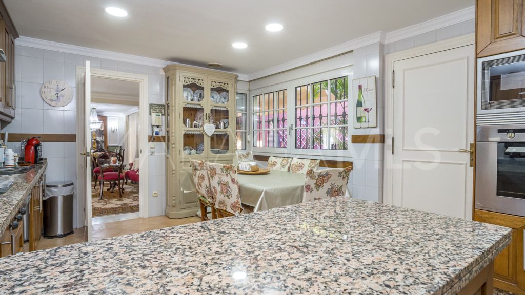Chalet for sale in Estepona Puerto