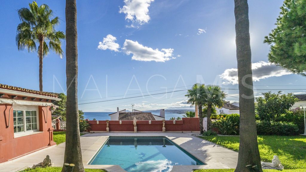 Chalet for sale in Estepona Puerto