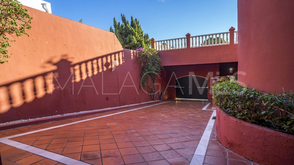 Chalet for sale in Estepona Puerto