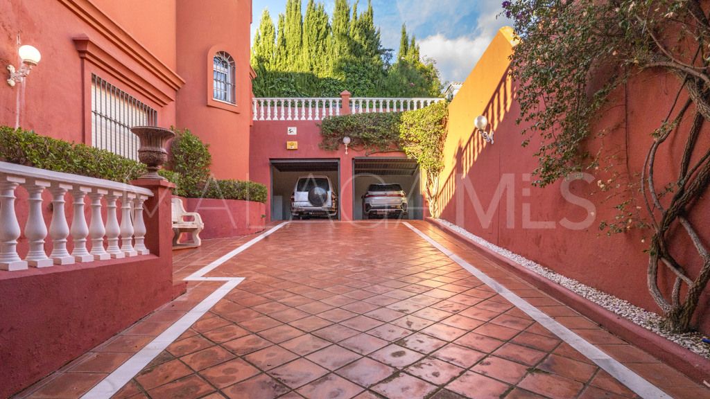 Chalet for sale in Estepona Puerto