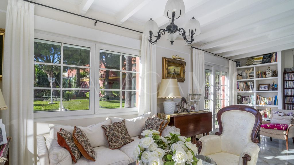 Chalet for sale in Estepona Puerto