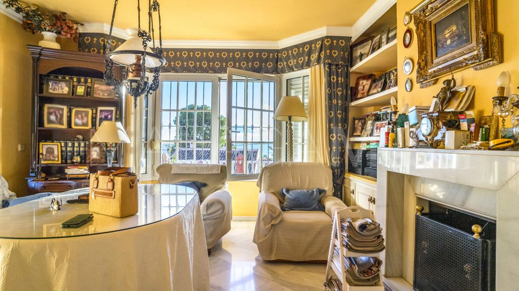 Chalet for sale in Estepona Puerto