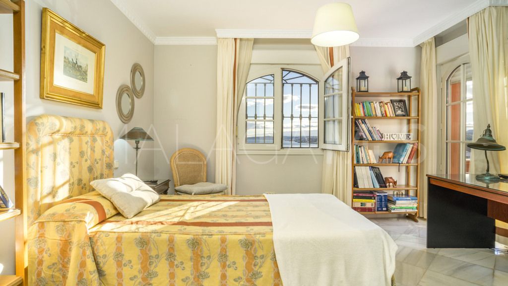 Chalet for sale in Estepona Puerto