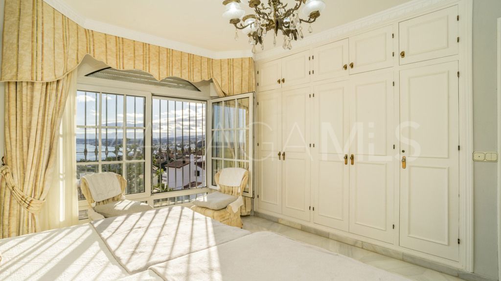 Chalet for sale in Estepona Puerto